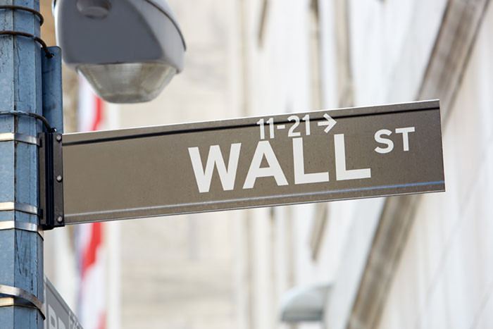 wall-street-sign-with-street-lamp-near-stock-excha-PNJSMGK